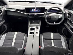 Opel Grandland Elegance PureTech 136 MHEV - Image 2
