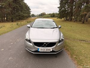 Volvo V40 2017 D2 Diesel Low KM - Image 2