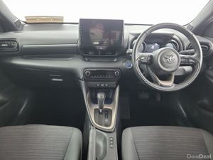 Toyota Yaris Hybrid Tope spec Z Edition - Image 4