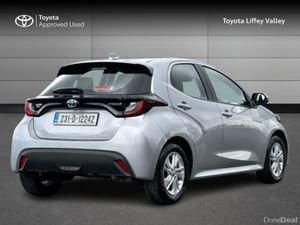 Toyota Yaris YARIS 1.5 HYBRID LUNA - Image 2