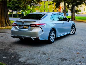 2019 Toyota Camry 2.5 Petrol Hybrid Auto F Leather - Image 3