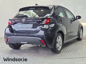 Toyota Yaris Yaris Hybrid Luna Model - Image 3