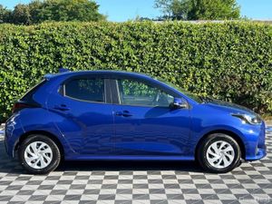 Toyota Yaris 1.5 HYBRID AUTO // APPLE CARPLAY/ANDR - Image 2