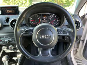Audi A1 S-LINE PACK 1.0 TFSI AUTO // FULL SERVICE - Image 4