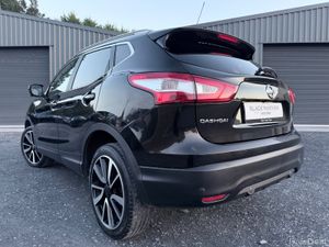 Nissan Qashqai 162’ Premium LOW MILEAGE/HIGH SPEC - Image 3