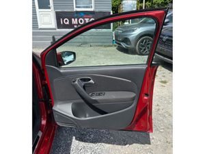 Volkswagen Polo LOUNGE  1.2 AUTOMATIC FRESH IMPORT - Image 4