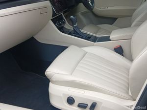Skoda Superb STYLE 2019 AUTOMATIC 1.5 TSi 150bhp - Image 3