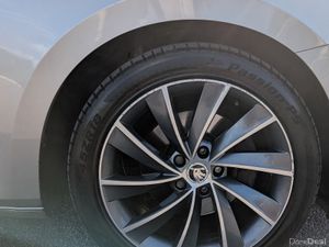 Skoda Superb 4x4 AUTO / LUXURY TOP SPEC /2015 - Image 4