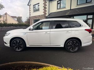 Excellent Condition 162 Mitsubishi Outlander PHEV! - Image 4