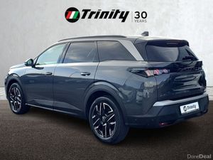 Peugeot 5008 DIRECTORS CAR** 1.2 MHEV 145BHP ** AL - Image 3