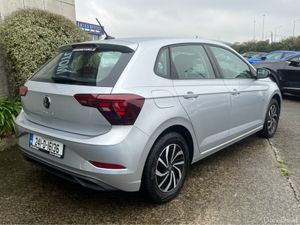 Volkswagen Polo LIFE 1.0 PETROL MANUAL //REVERSE C - Image 4