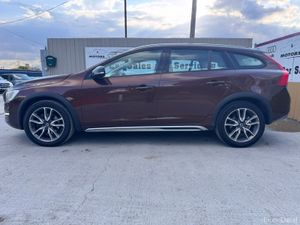 152 Volvo V60  2.4D D4 X COUNTRY LUXURY NAV AWD - Image 3