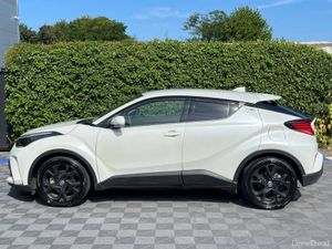 Toyota C-HR 1.8 HYBRID AUTO // APPLE CARPLAY/ANDRO - Image 3