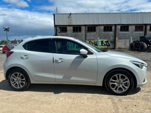 Mazda Demio XD 1.5L DIESEL NOBLE CRIMSON - AUTOMAT - Image 3