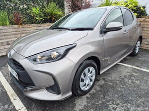 Toyota Yaris 1.5 HYBRID / X SPEC / BEST SMALL CAR - Image 3