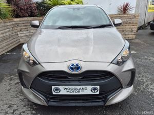 Toyota Yaris 1.5 HYBRID / X SPEC / BEST SMALL CAR - Image 4