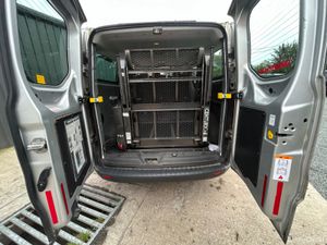 131 Ford Transit 8 seats remote wheelchair lift - Image 4
