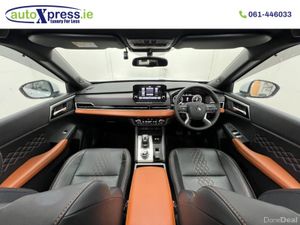 Mitsubishi Outlander PHEV 4WD, Panoramic sunroof, - Image 2
