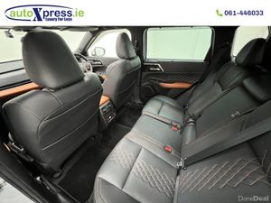 Mitsubishi Outlander PHEV 4WD, Panoramic sunroof, - Image 4
