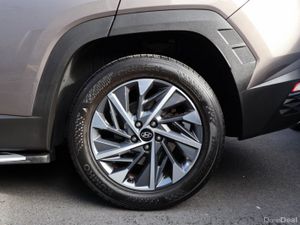 Hyundai Tucson 2WD Executive Plus w 2 Tone Roof - Image 3