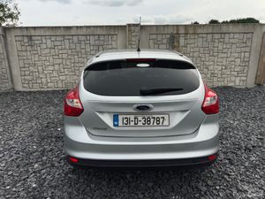 Ford Focus 1.6 ZETEC 105PS 5DR - Image 4
