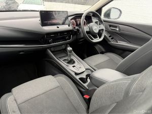 Nissan Qashqai QQ 1.3 HYB SV PREMIUM Glass Roof - Image 3