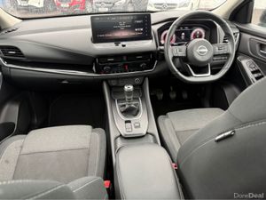 Nissan Qashqai QQ 1.3 HYB SV PREMIUM Glass Roof - Image 4