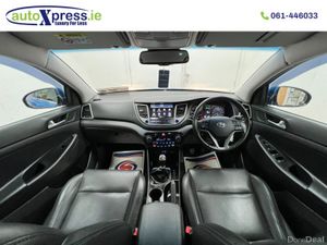 Hyundai Tucson 1.7 Premium, Manual, Reversing came - Image 2