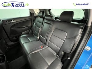 Hyundai Tucson 1.7 Premium, Manual, Reversing came - Image 4