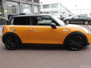 2.0SD COOPER EDITION 3DR HATCHBACK AUTO // AS NEW - Image 3
