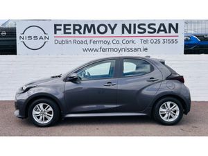 Toyota Yaris 1.5 Hybrid Auto 5dr Luna - Image 3