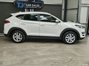 19 HYUNDAIN TUCSON EXECUTIVE 1.7 DIESEL - Image 3