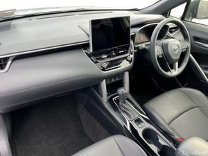 Toyota Corolla Cross 1.8 Hybrid Sol Hatchback - Image 2