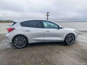 Ford Focus Connected 5D 1.5TD120 S6.2 A8 - Image 4