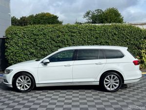 Volkswagen Passat ELEGANCE 2.0 TDI AUTO // SERVICE - Image 3