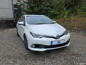 2016 Toyota Auris Hybrid - Image 3