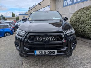 Toyota Hilux Z 4WD GR SPORT AUTOMATIC 2.4 DIESEL / - Image 3