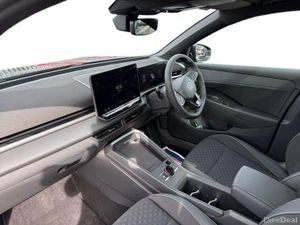 Volkswagen T-Roc R-LINE 1.5TSI 150HP MHEV *SUNROOF - Image 2