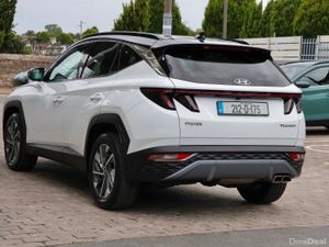 Hyundai Tucson 2WD Executive Plus w 2 Tone Roof - Image 3