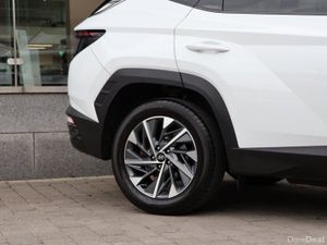 Hyundai Tucson 2WD Executive Plus w 2 Tone Roof - Image 4