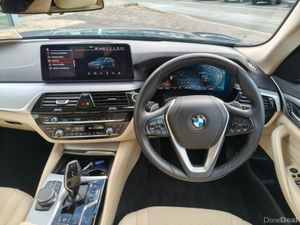 BMW 5-Series 520d SE Saloon - Image 4