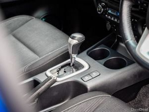 Toyota Hilux INVINCIBLE 4WD D-4D Auto - Image 4