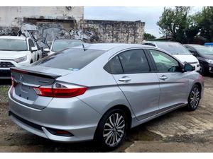 Honda Grace 1.5L Petrol HYBRID EXHONDA SENSING - L - Image 4