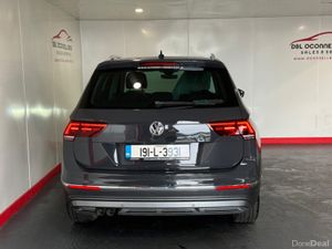 Volkswagen Tiguan 2.0 TDI SEL 150PS 5DR A AUTO - Image 4
