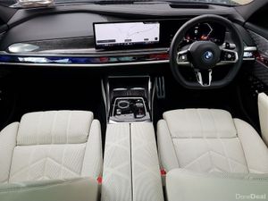 BMW 7-Series M760e xDrive - Image 4