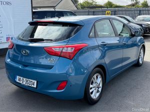 Hyundai i30 1.6 CRDI ACTIVE 5DR AUTO - Image 4