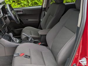 Immaculate Toyota Auris 1.5 Petrol NOT HYBRID, 201 - Image 3