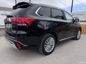 191 Mitsubishi Outlander 2.4L Plug-in EV Intense - Image 3