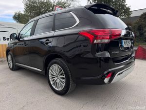 191 Mitsubishi Outlander 2.4L Plug-in EV Intense - Image 4