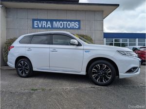 Mitsubishi Outlander G PREMIUM 4WD HYBRID PHEV AUT - Image 4